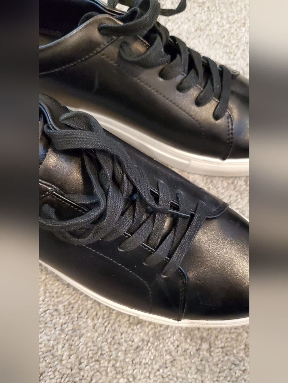 Black Low-Top Leather Sneakers - Classic Casual Style